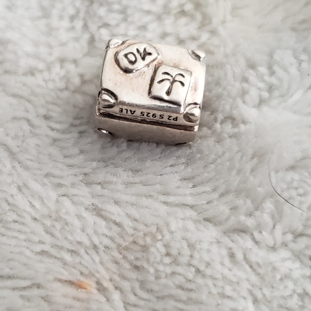 Pandora Sterling Silver Vintage Paris Suitcase Travel Bag Charm Deadstock 790362